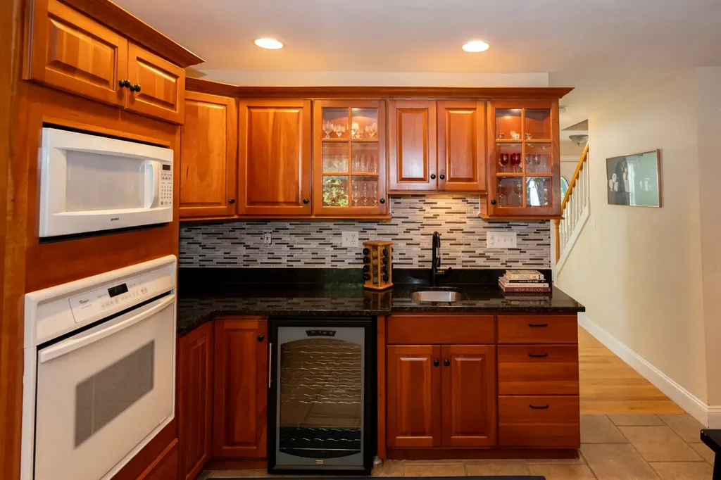 68 Front Street Oak Bluffs MA 02557
