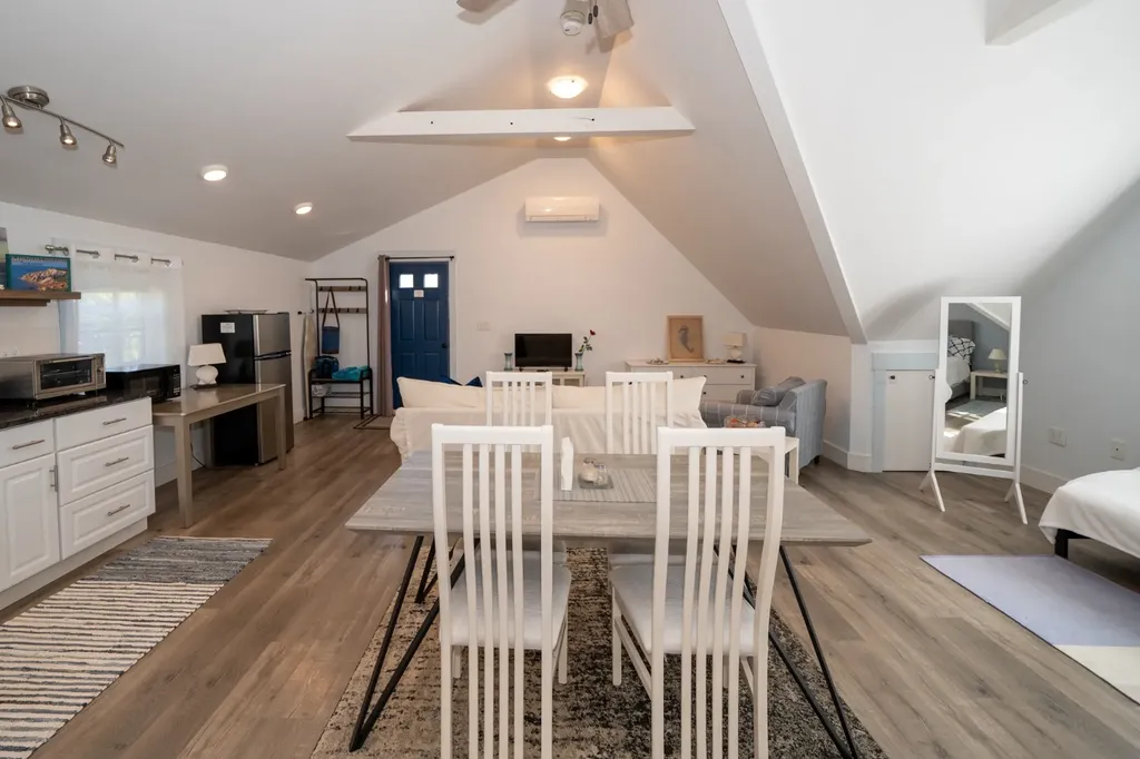 68 Front Street Oak Bluffs MA 02557