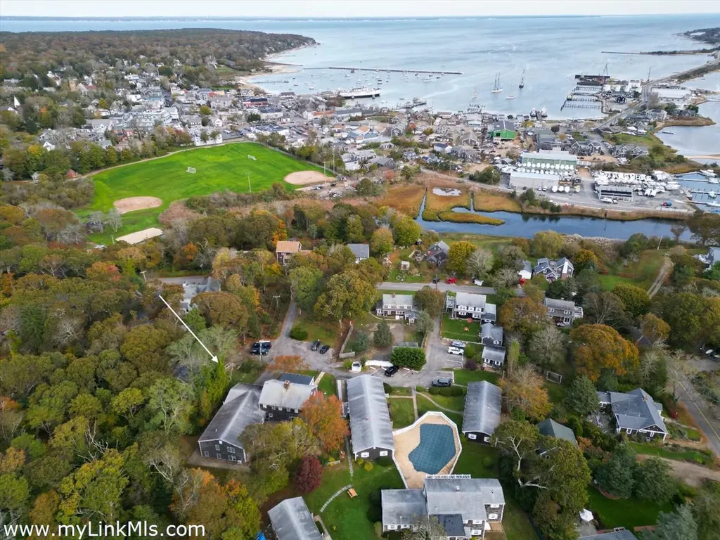 11 Macs Lane Vineyard Haven MA 02568