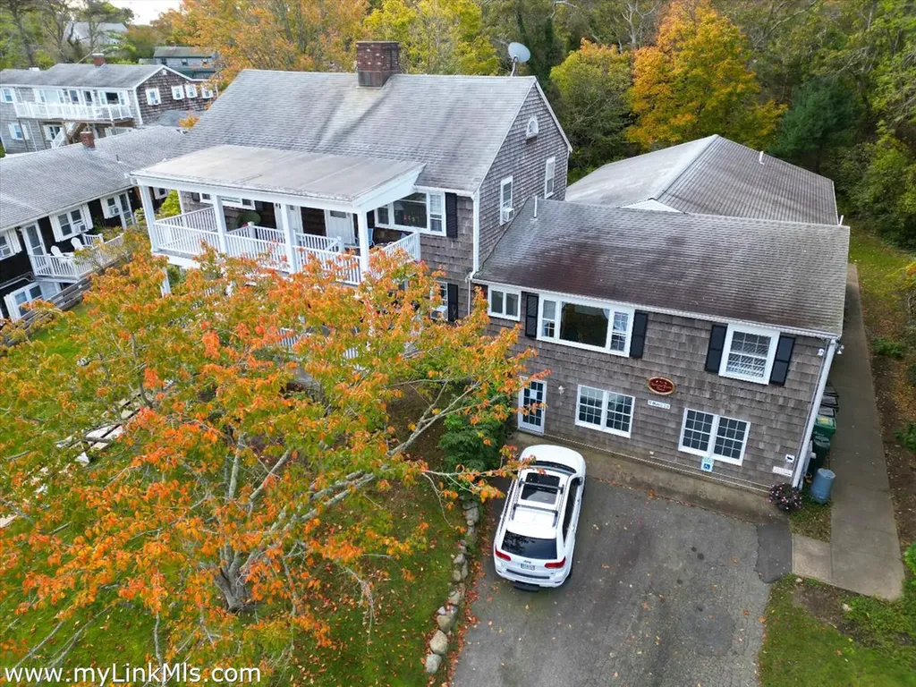 11 Macs Lane Vineyard Haven MA 02568