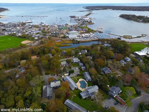 11 Macs Lane Vineyard Haven MA 02568