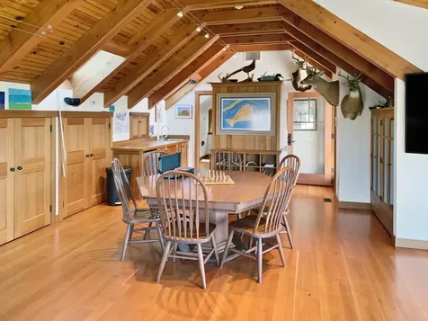 44 Forest Road West Tisbury MA 02575