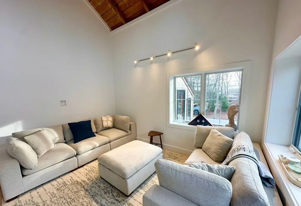 2 Great Rock Road Oak Bluffs MA 02557