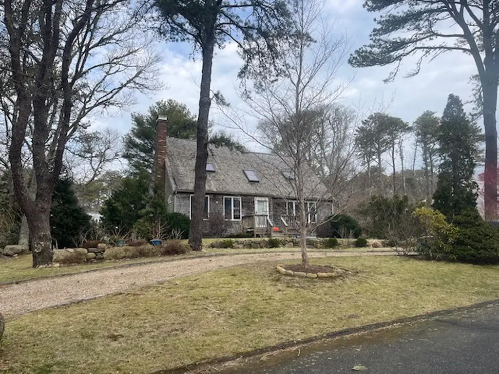 6 Stone Pound Way Oak Bluffs MA 02557