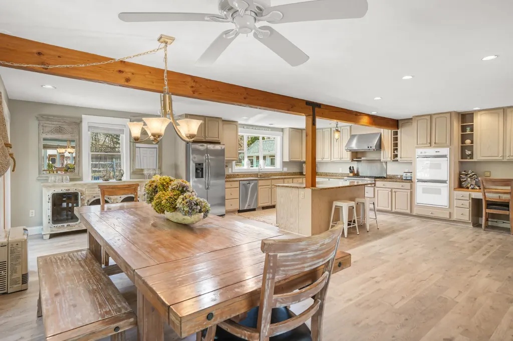 15 Twenty First Street North Edgartown MA 02539