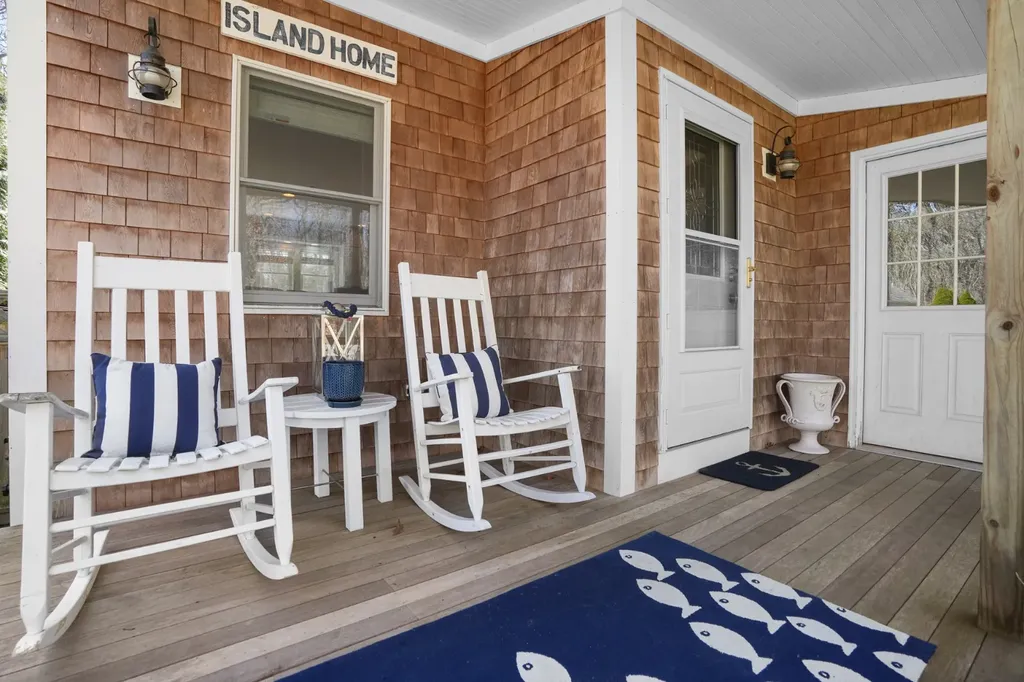 15 Twenty First Street North Edgartown MA 02539