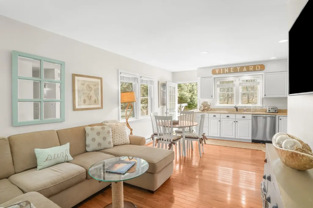 15 Twenty First Street North Edgartown MA 02539