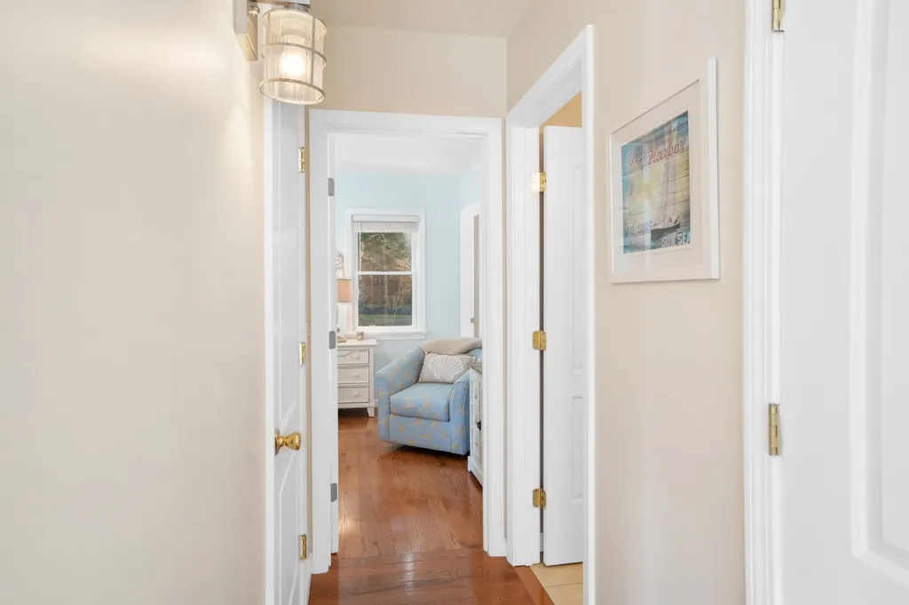 15 Twenty First Street North Edgartown MA 02539