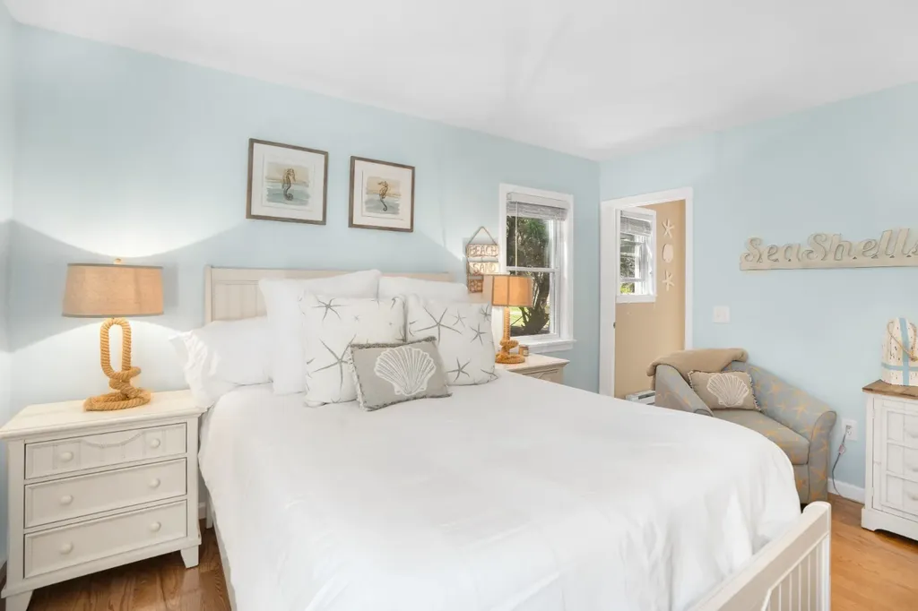 15 Twenty First Street North Edgartown MA 02539