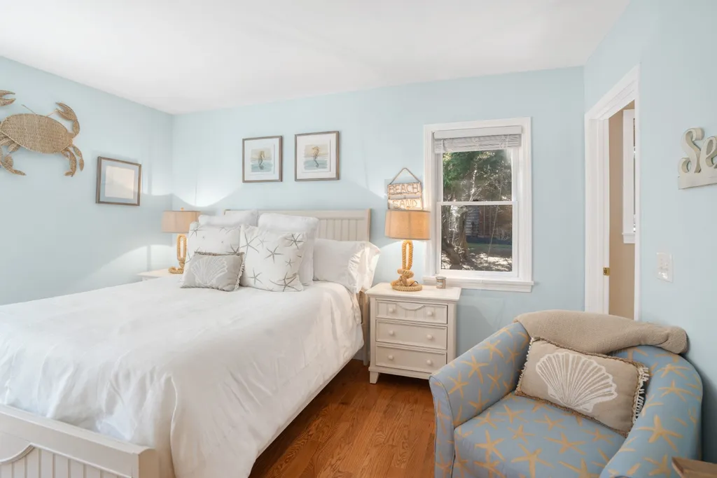 15 Twenty First Street North Edgartown MA 02539