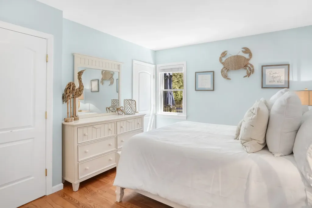 15 Twenty First Street North Edgartown MA 02539