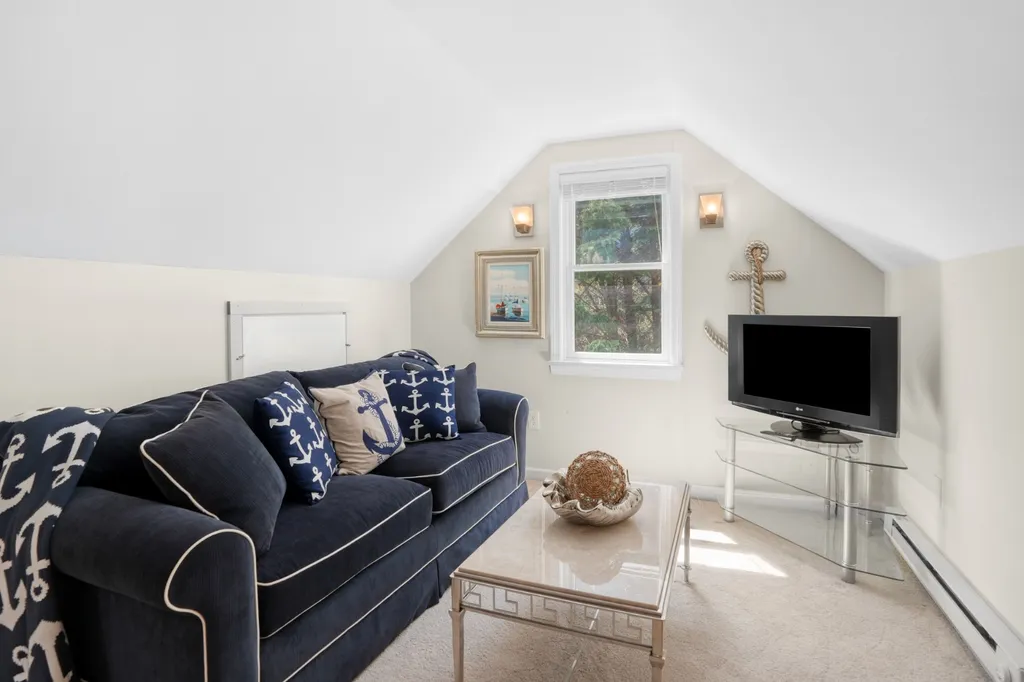 15 Twenty First Street North Edgartown MA 02539