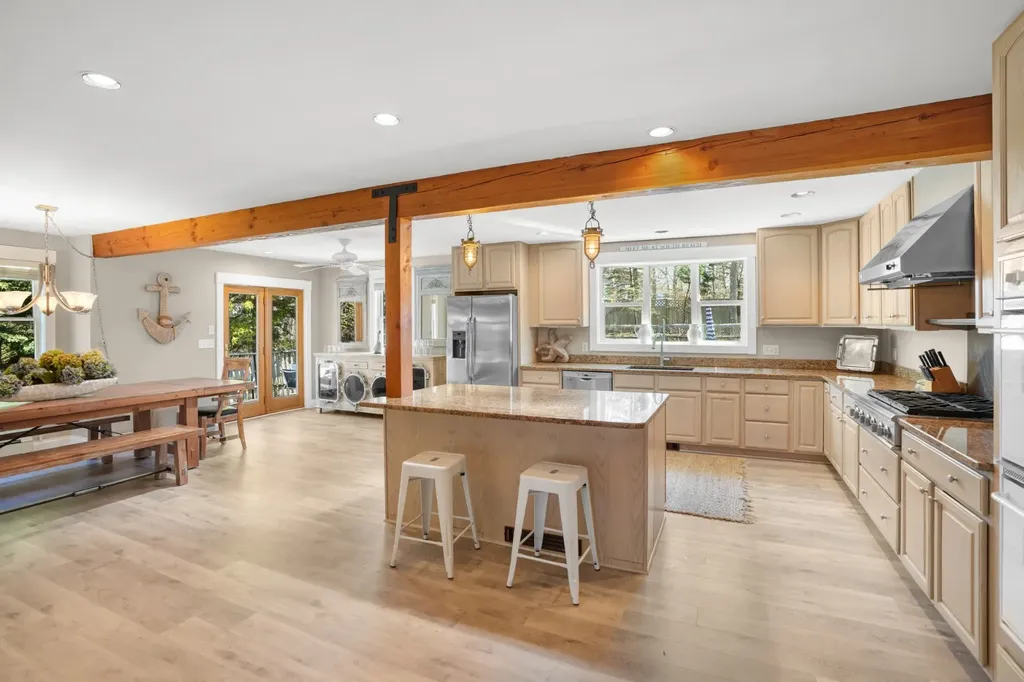 15 Twenty First Street North Edgartown MA 02539
