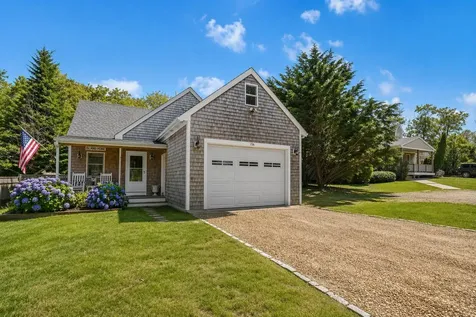 15 Twenty First Street North Edgartown MA 02539