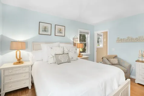 15 Twenty First Street North Edgartown MA 02539