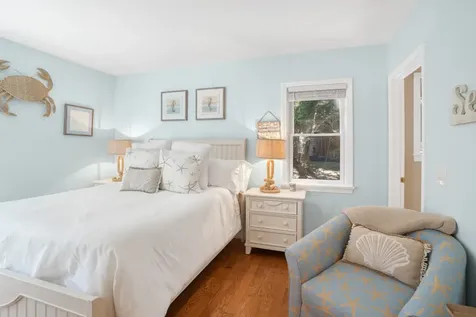 15 Twenty First Street North Edgartown MA 02539