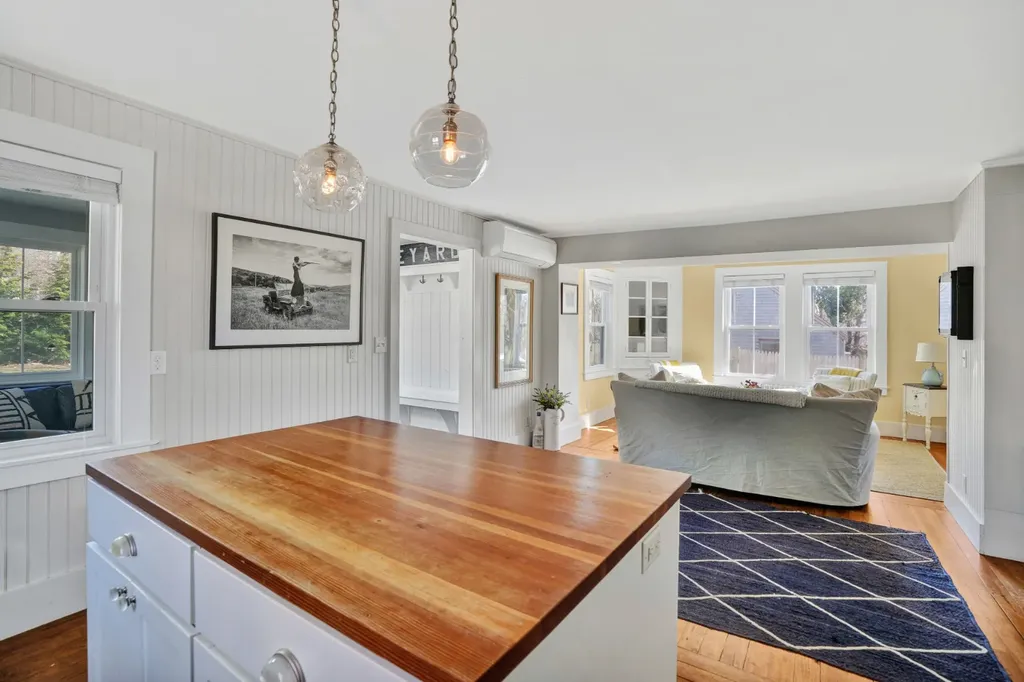 51 Summer Street Vineyard Haven MA 02568