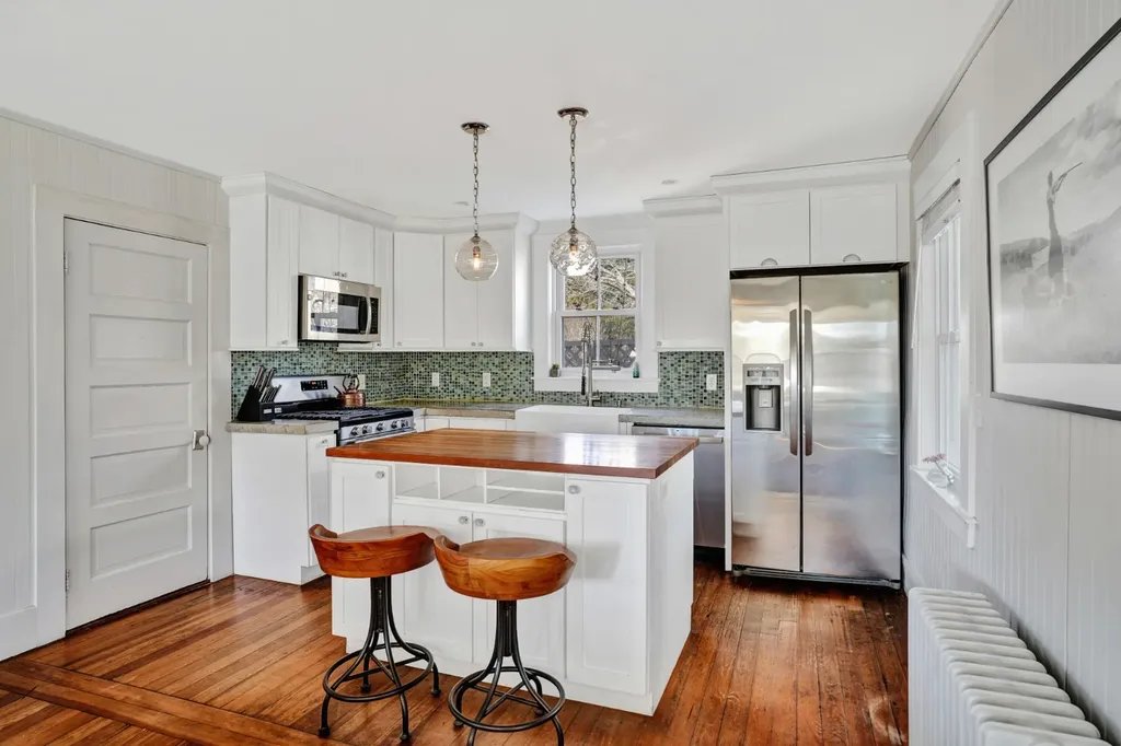 51 Summer Street Vineyard Haven MA 02568