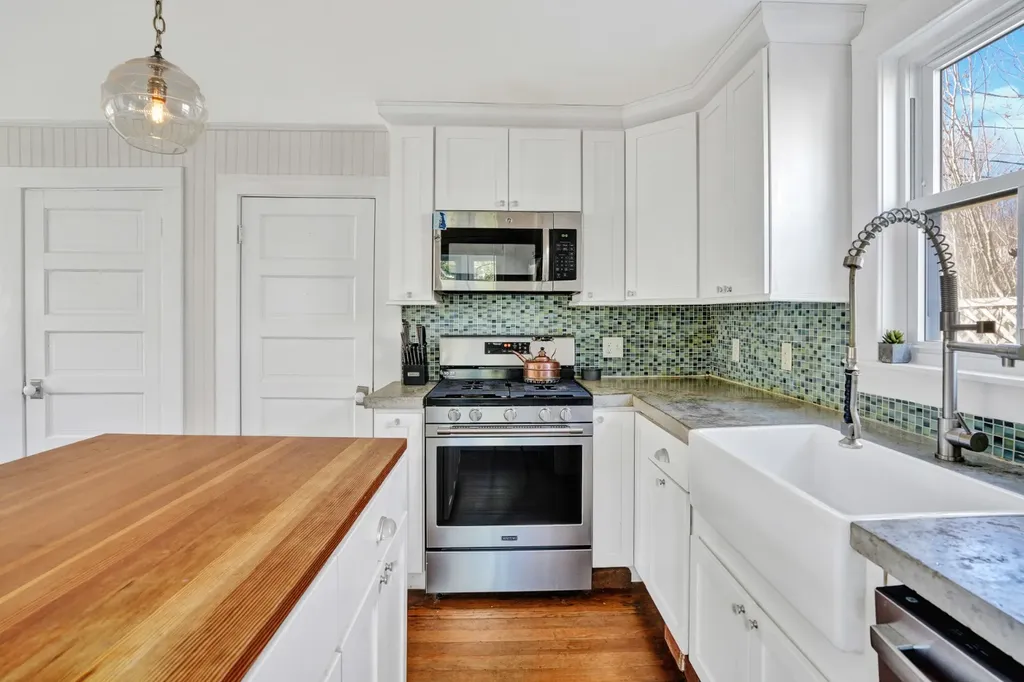 51 Summer Street Vineyard Haven MA 02568