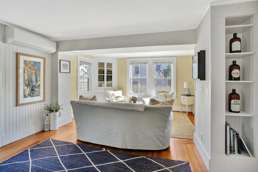 51 Summer Street Vineyard Haven MA 02568