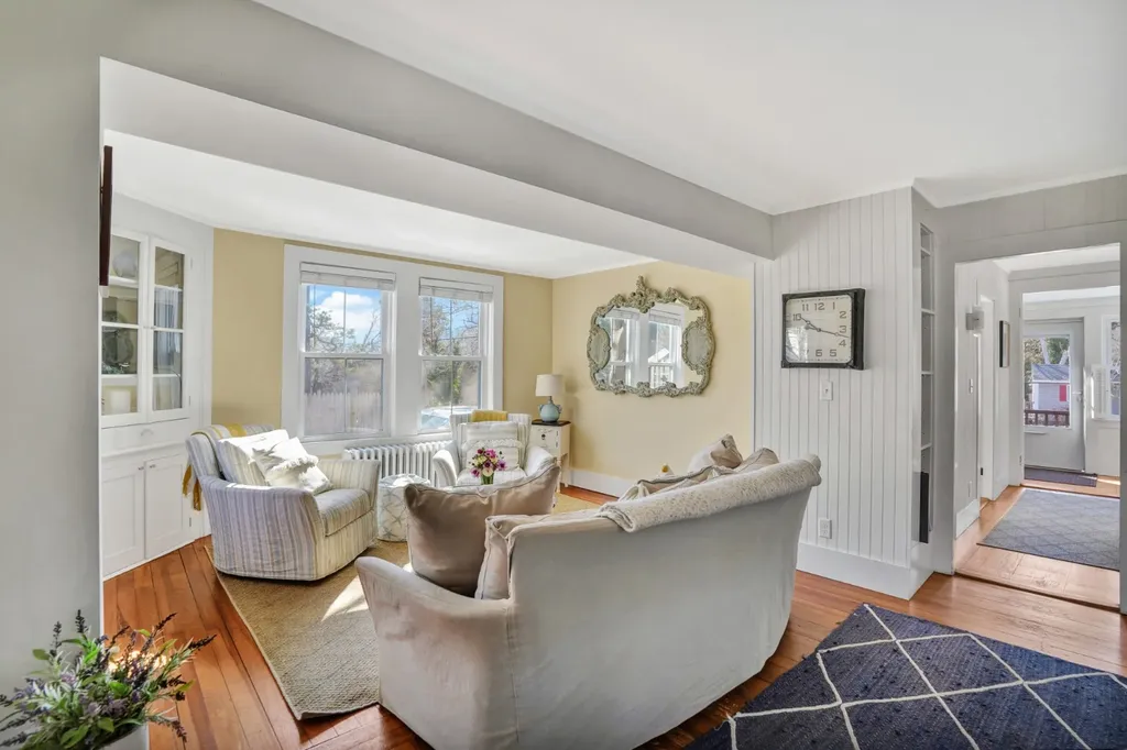 51 Summer Street Vineyard Haven MA 02568