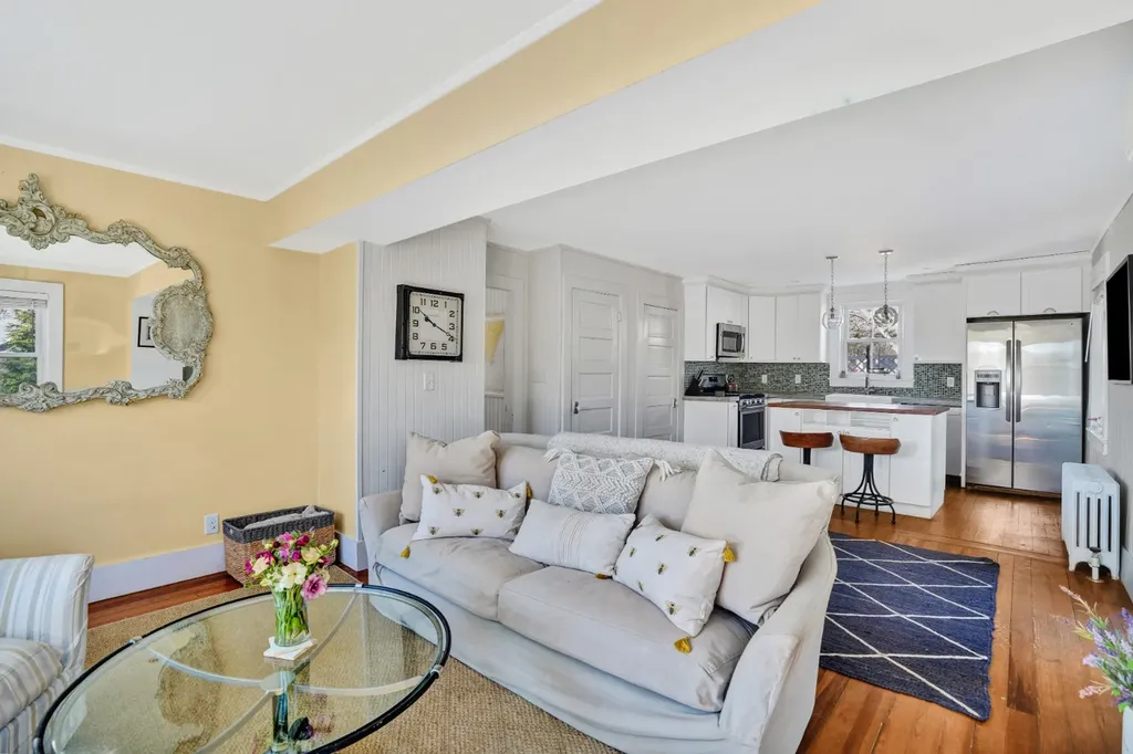 51 Summer Street Vineyard Haven MA 02568