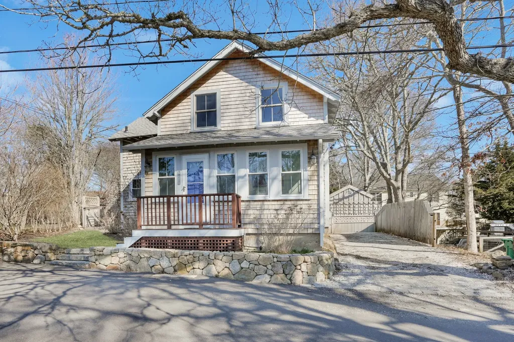51 Summer Street Vineyard Haven MA 02568