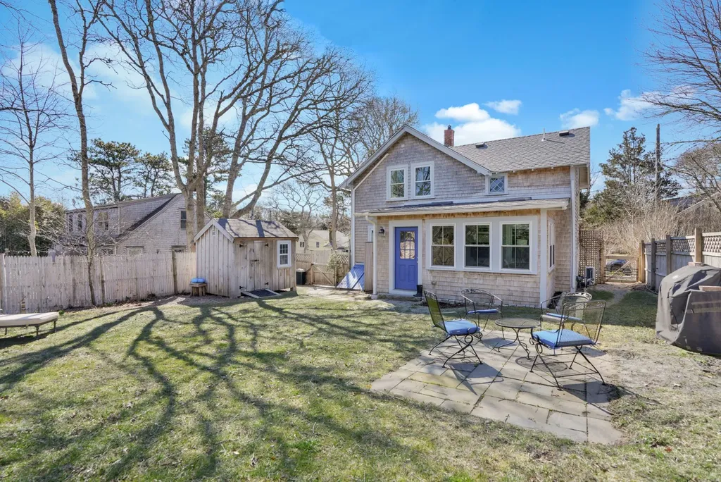 51 Summer Street Vineyard Haven MA 02568