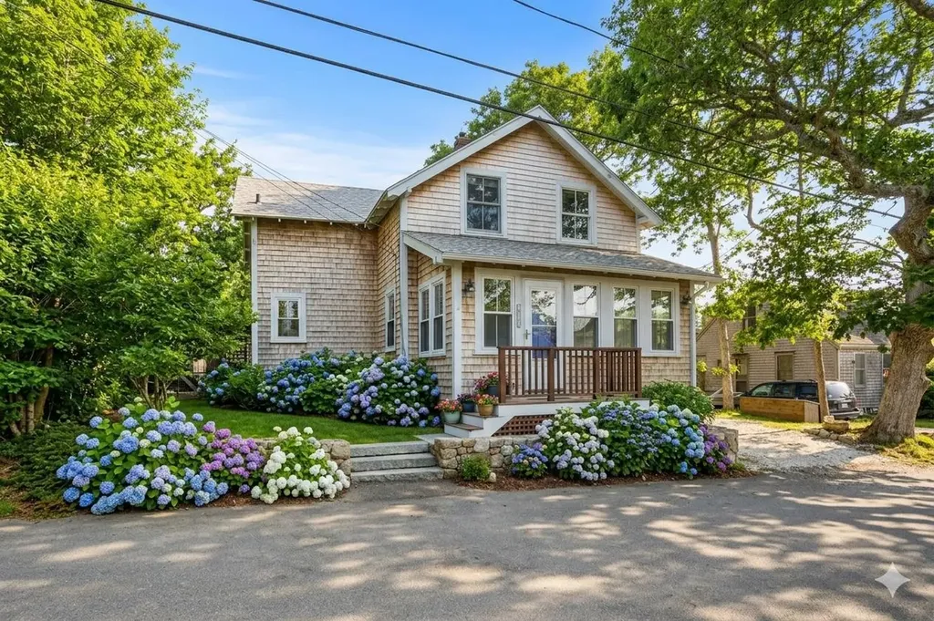 51 Summer Street Vineyard Haven MA 02568