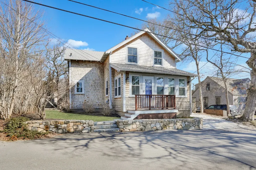 51 Summer Street Vineyard Haven MA 02568
