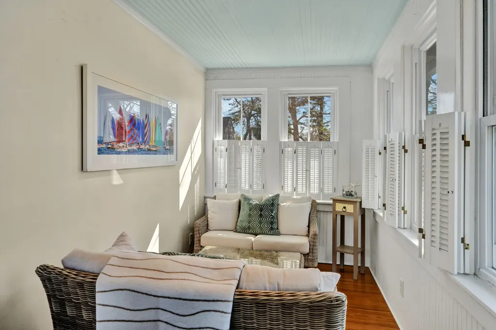 51 Summer Street Vineyard Haven MA 02568