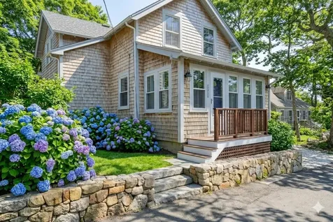 51 Summer Street Vineyard Haven MA 02568