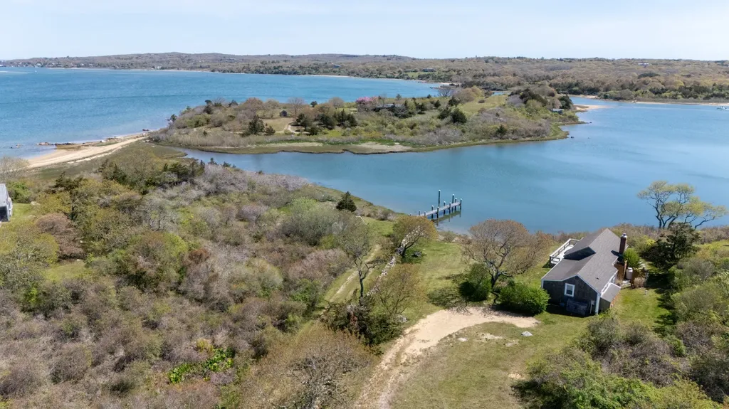 17 Chockers Lane Chilmark MA 02535