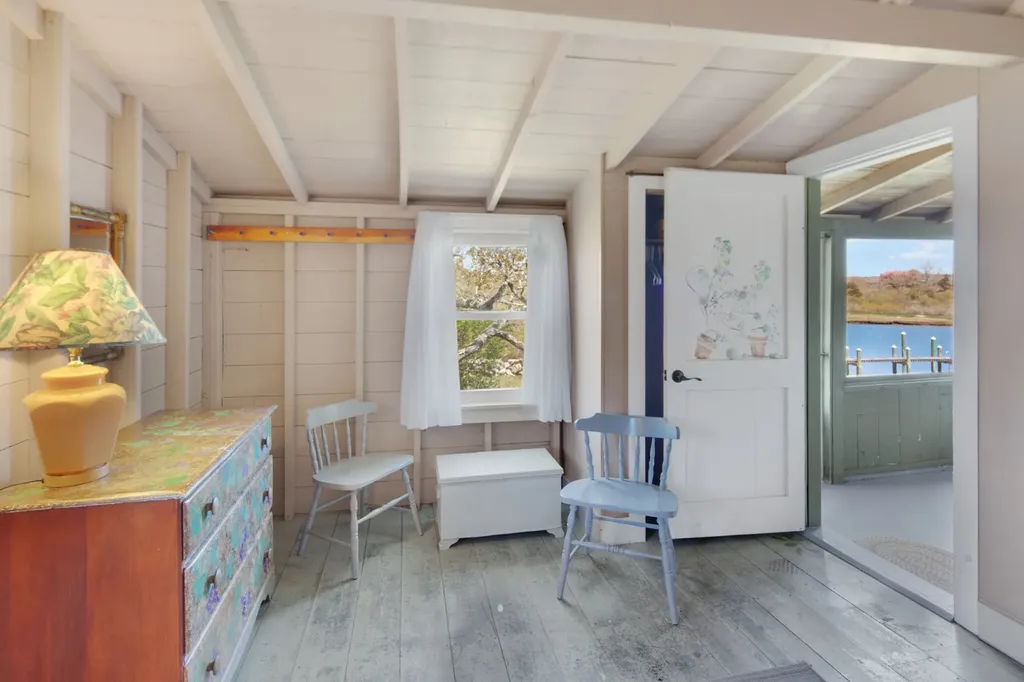17 Chockers Lane Chilmark MA 02535