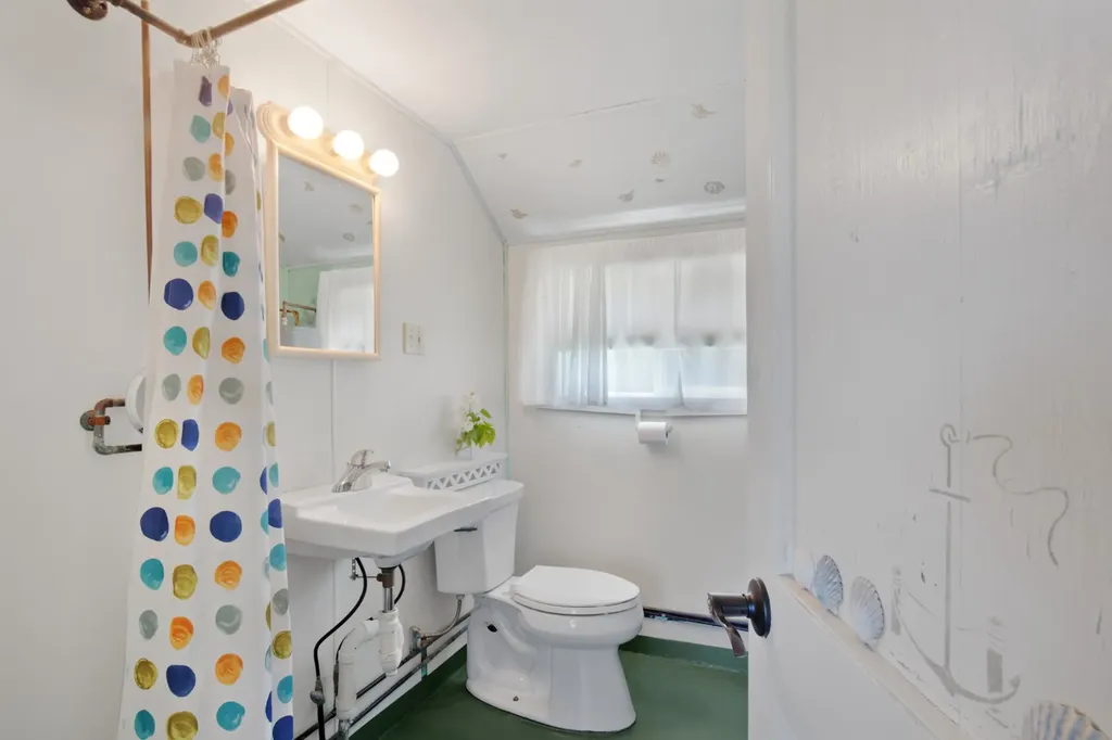 17 Chockers Lane Chilmark MA 02535