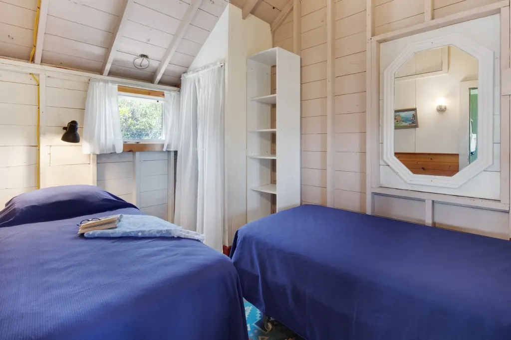 17 Chockers Lane Chilmark MA 02535