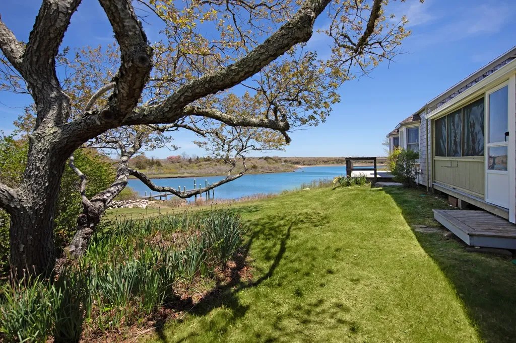 17 Chockers Lane Chilmark MA 02535