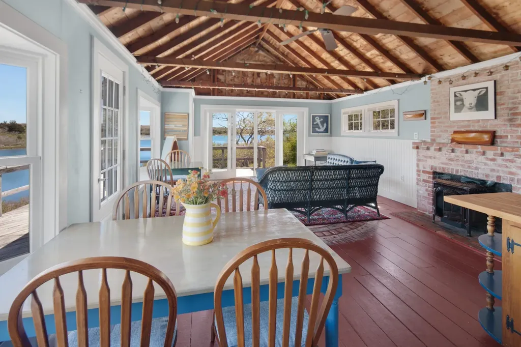 17 Chockers Lane Chilmark MA 02535