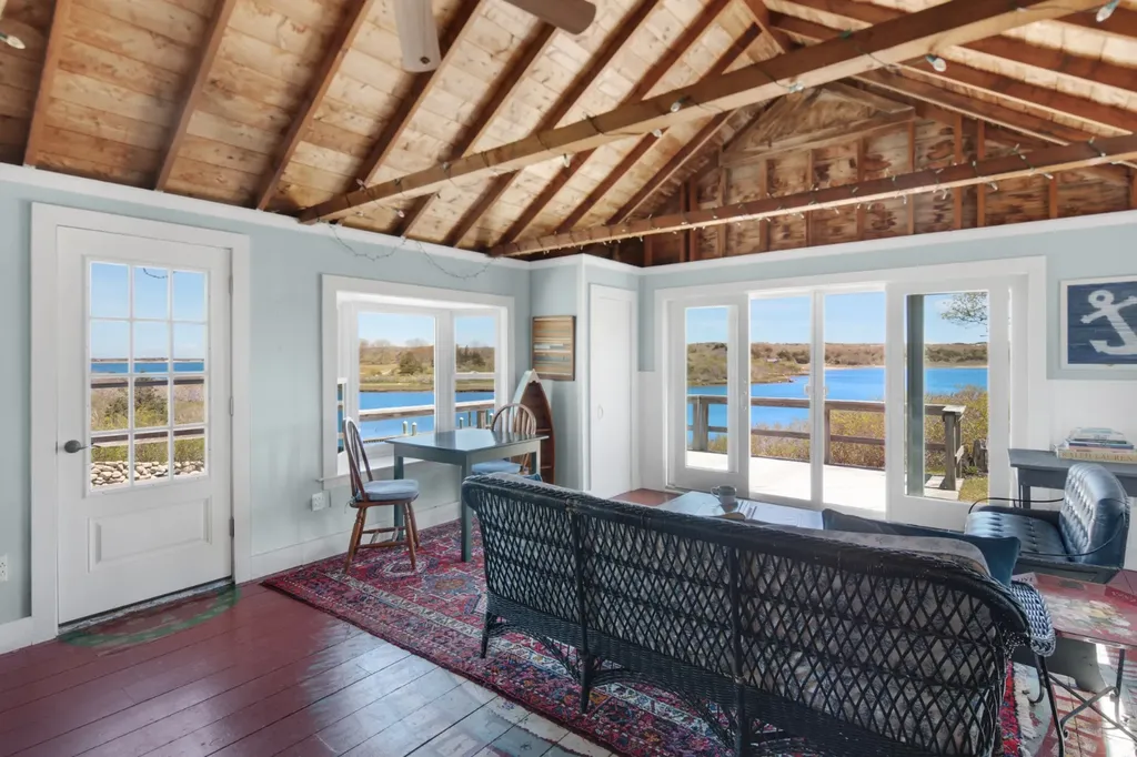 17 Chockers Lane Chilmark MA 02535