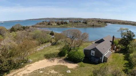 17 Chockers Lane Chilmark MA 02535