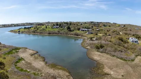 17 Chockers Lane Chilmark MA 02535