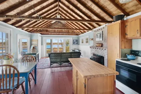 17 Chockers Lane Chilmark MA 02535
