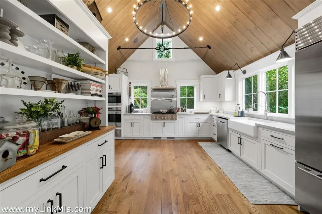 27 Clambelly Road Chilmark MA 02535