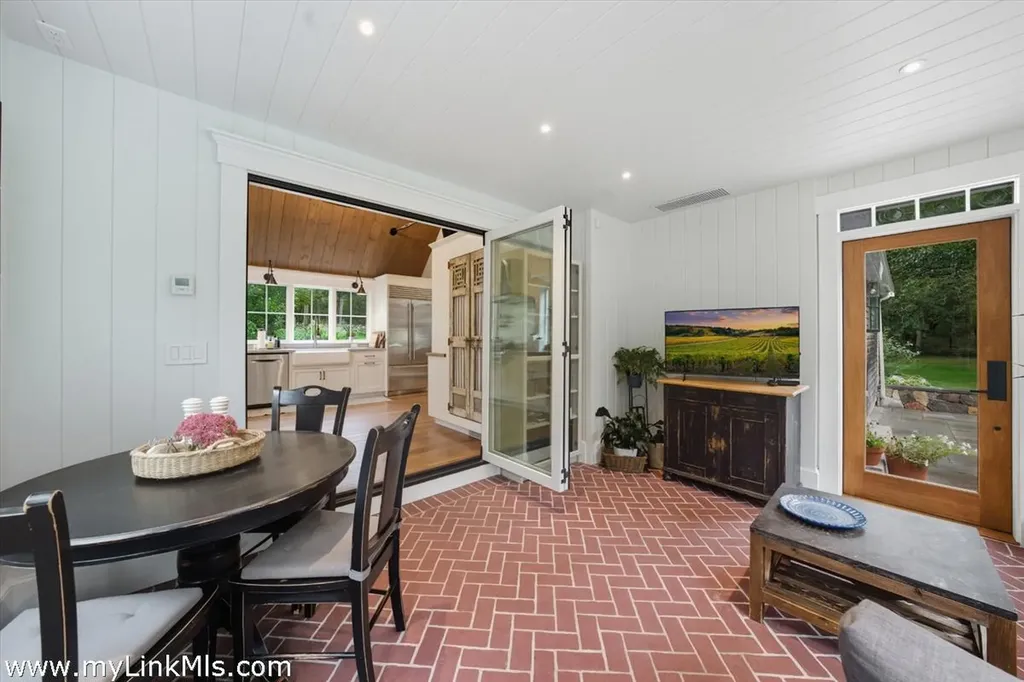 27 Clambelly Road Chilmark MA 02535