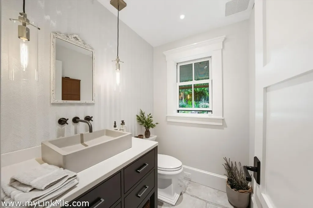 27 Clambelly Road Chilmark MA 02535