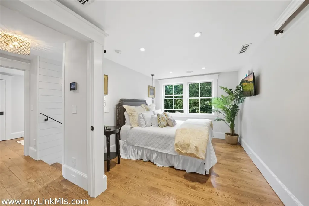 27 Clambelly Road Chilmark MA 02535