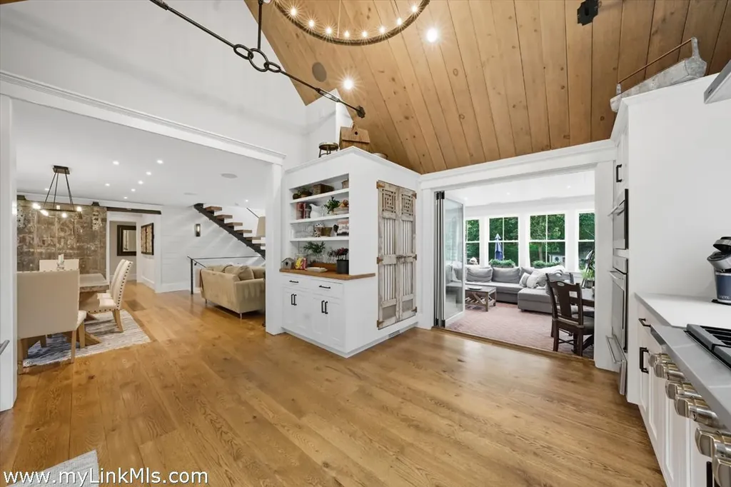 27 Clambelly Road Chilmark MA 02535