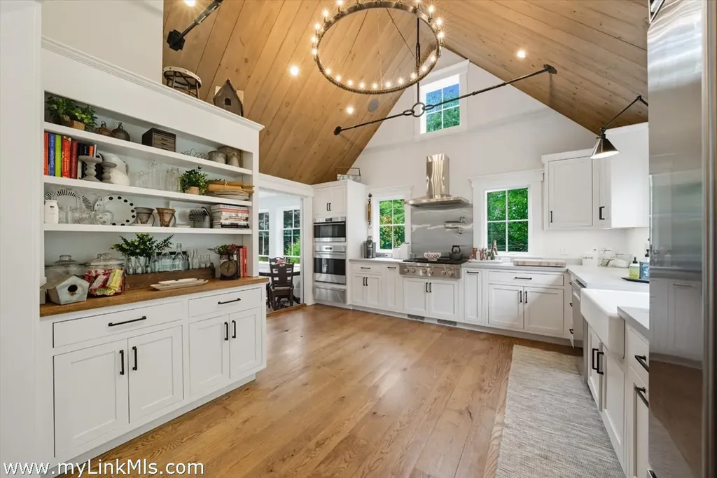 27 Clambelly Road Chilmark MA 02535