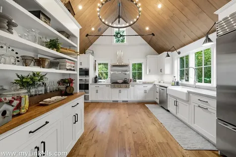 27 Clambelly Road Chilmark MA 02535