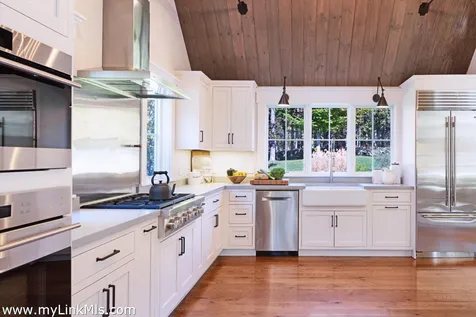 27 Clambelly Road Chilmark MA 02535